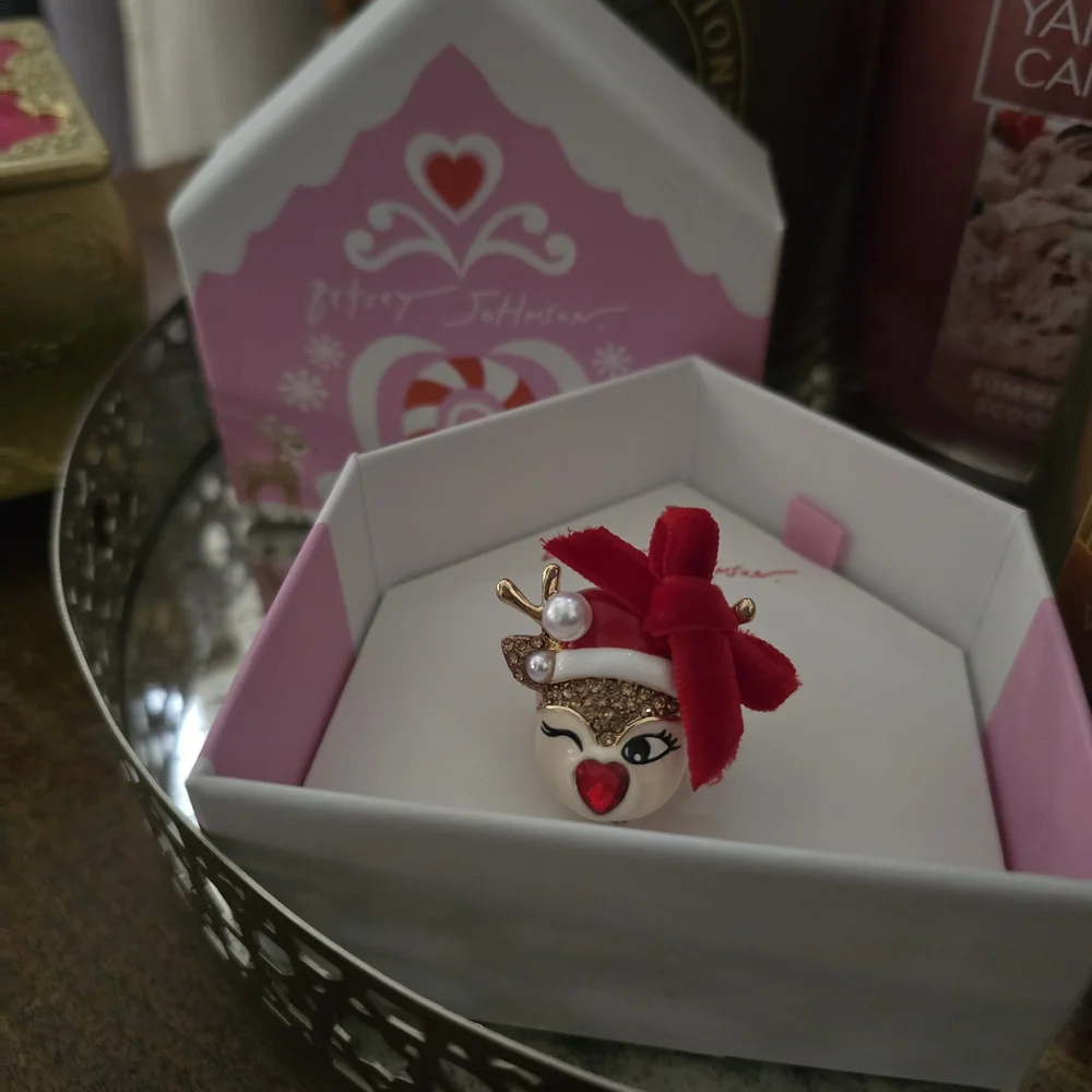 Charming Holiday Reindeer Ring with Red Bow - Picture 10 of 12